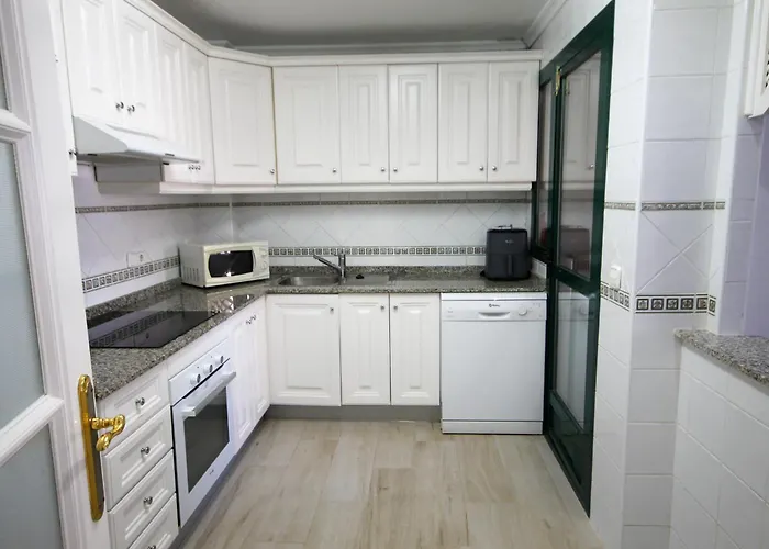 Luxury 2 Bed, 2 Bath Apartment With Sea View, Central Heating And New Bathrooms.