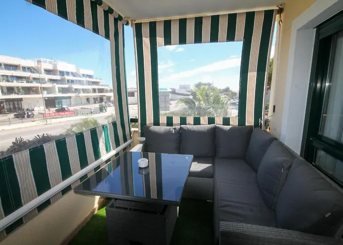 Luxury 2 Bed, 2 Bath Apartment With Sea View, Central Heating And New Bathrooms.