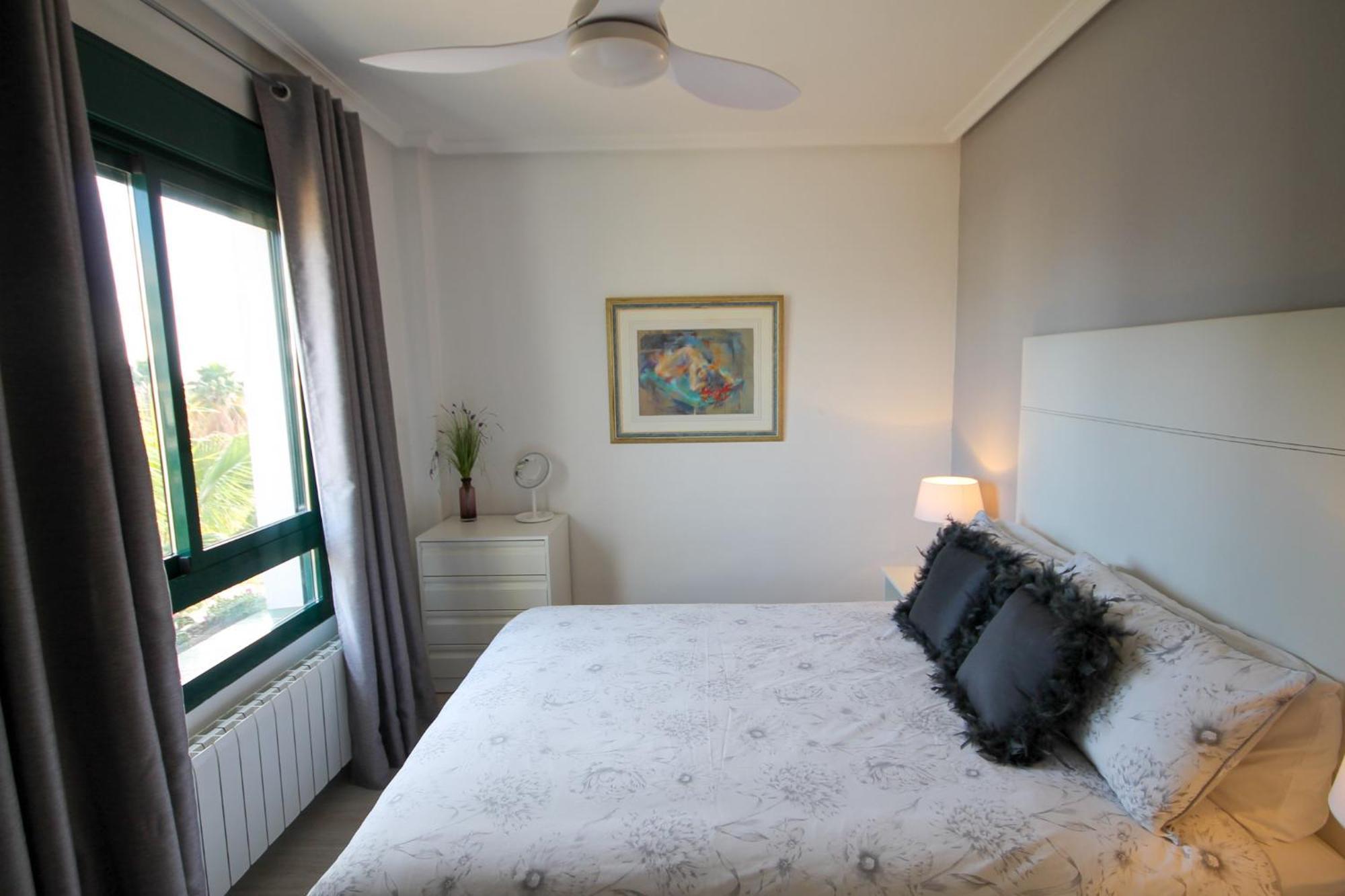 Luxury 2 Bed, 2 Bath With Sea View, Heating And New Bathrooms. Apartment *