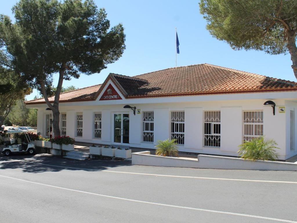 Apartment Luxury 2 Bed, 2 Bath With Sea View, Heating And New Bathrooms.
