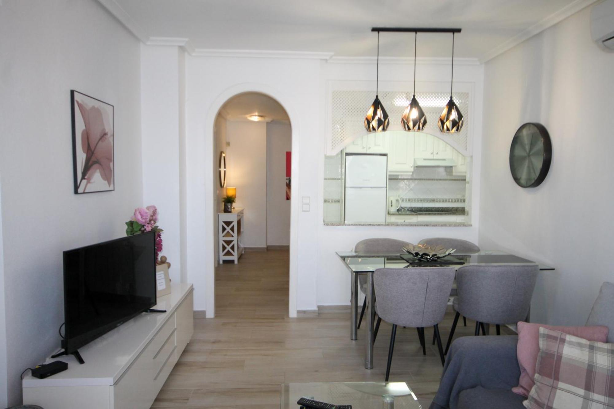 Apartment Luxury 2 Bed, 2 Bath With Sea View, Heating And New Bathrooms. *