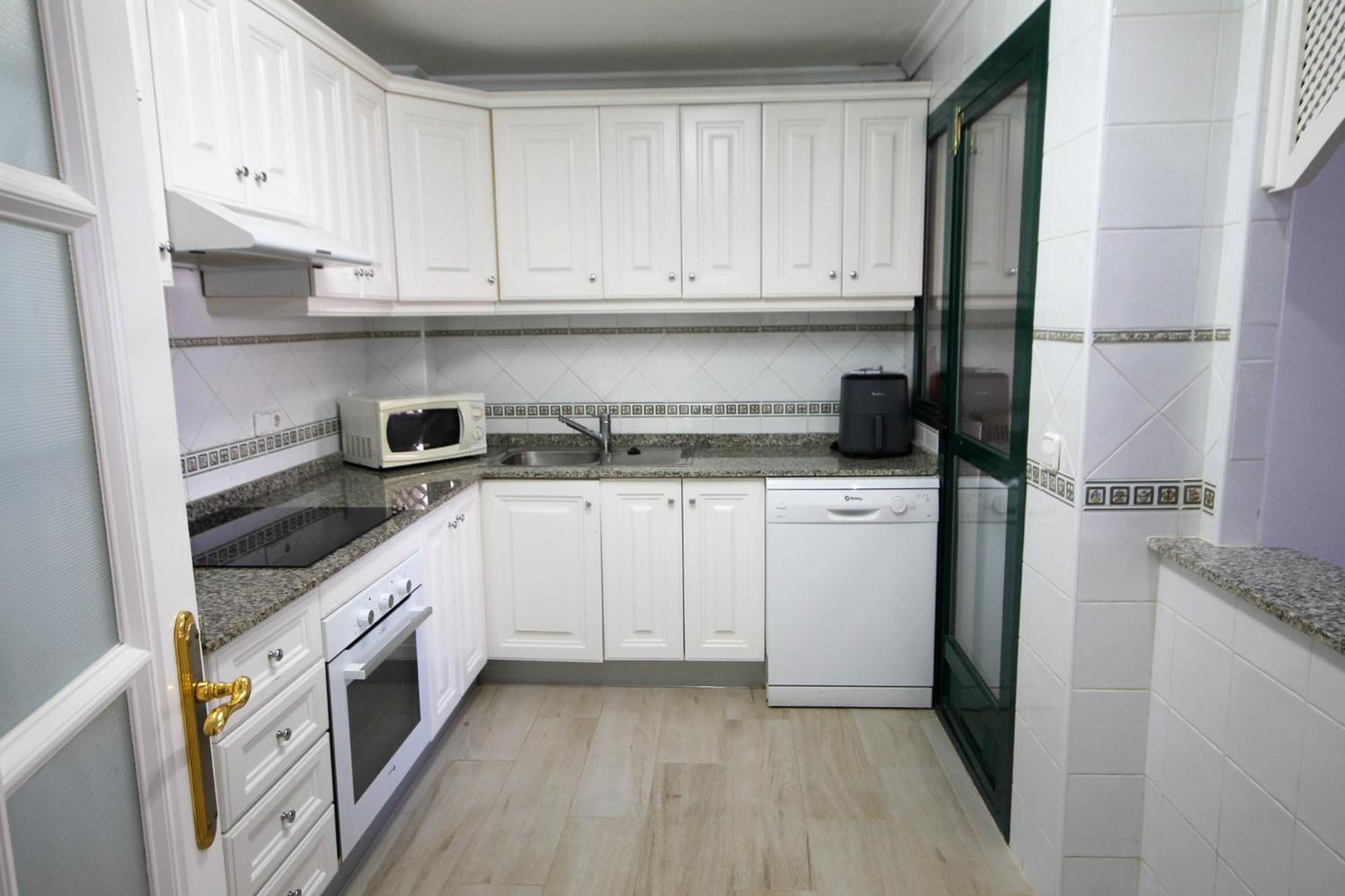 Luxury 2 Bed, 2 Bath With Sea View, Heating And New Bathrooms. Apartment
